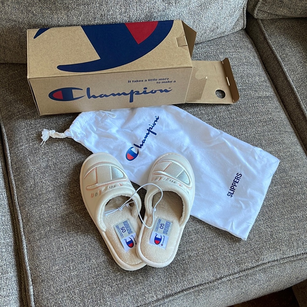 NWT Champion Sleepover slippers W5